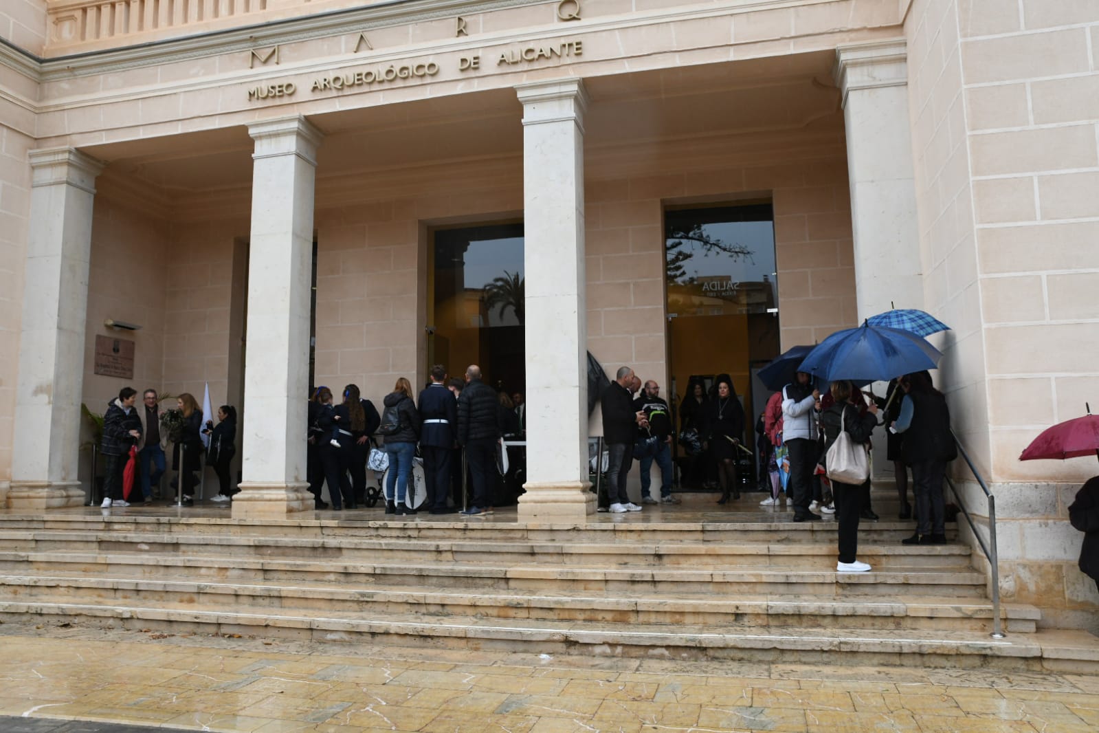 El Lunes Santo de Alicante se llena de lágrimas por la lluvia
