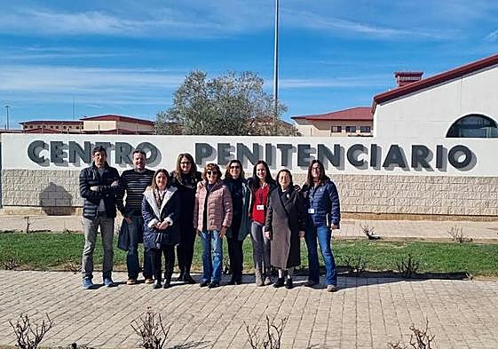 Extensión Universitaria de la UA e Instituciones Penitenciarias sellan un acuerdo de colaboración.