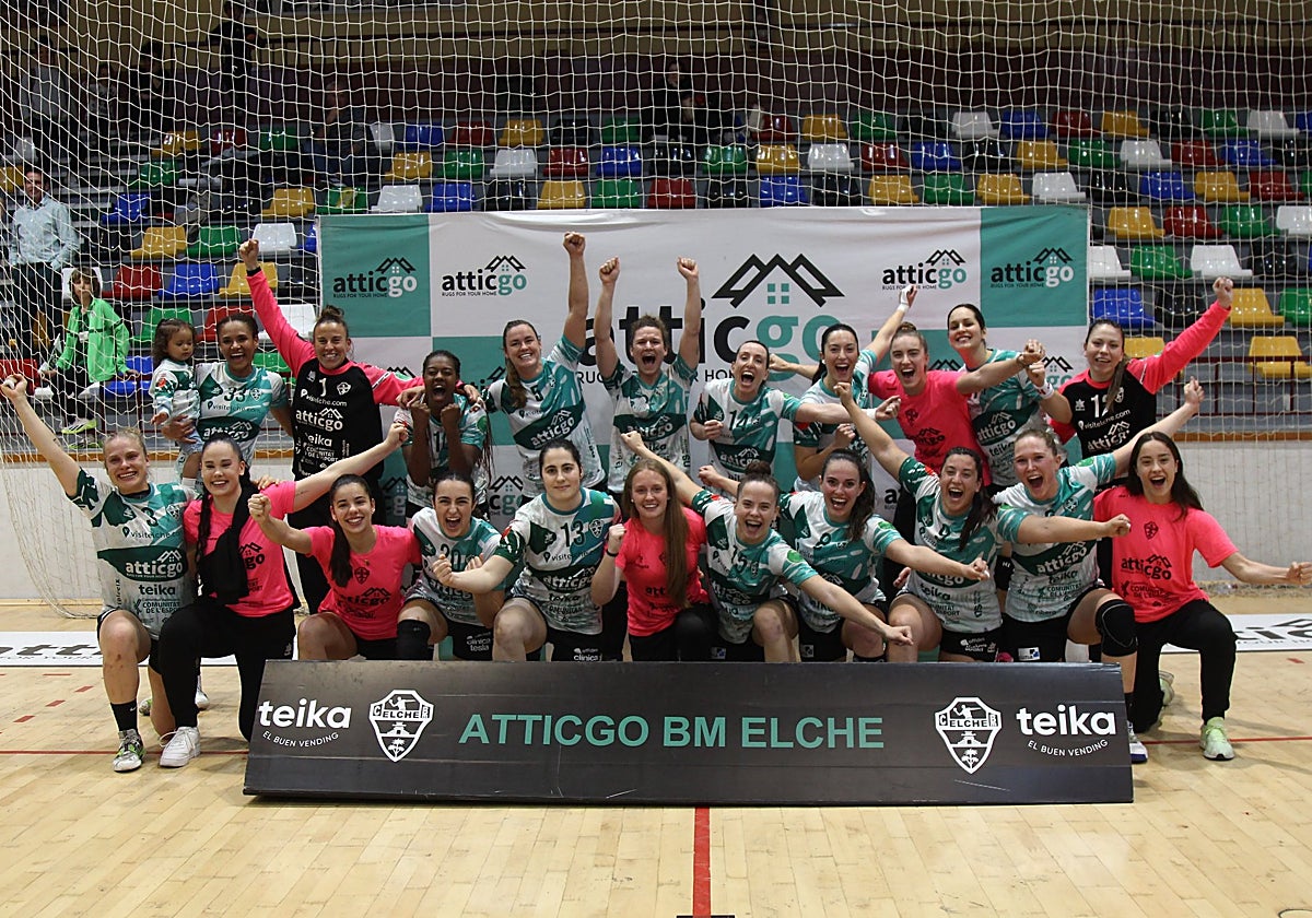 Celebración del Atticgo Elche tras conquistar la liga regular.