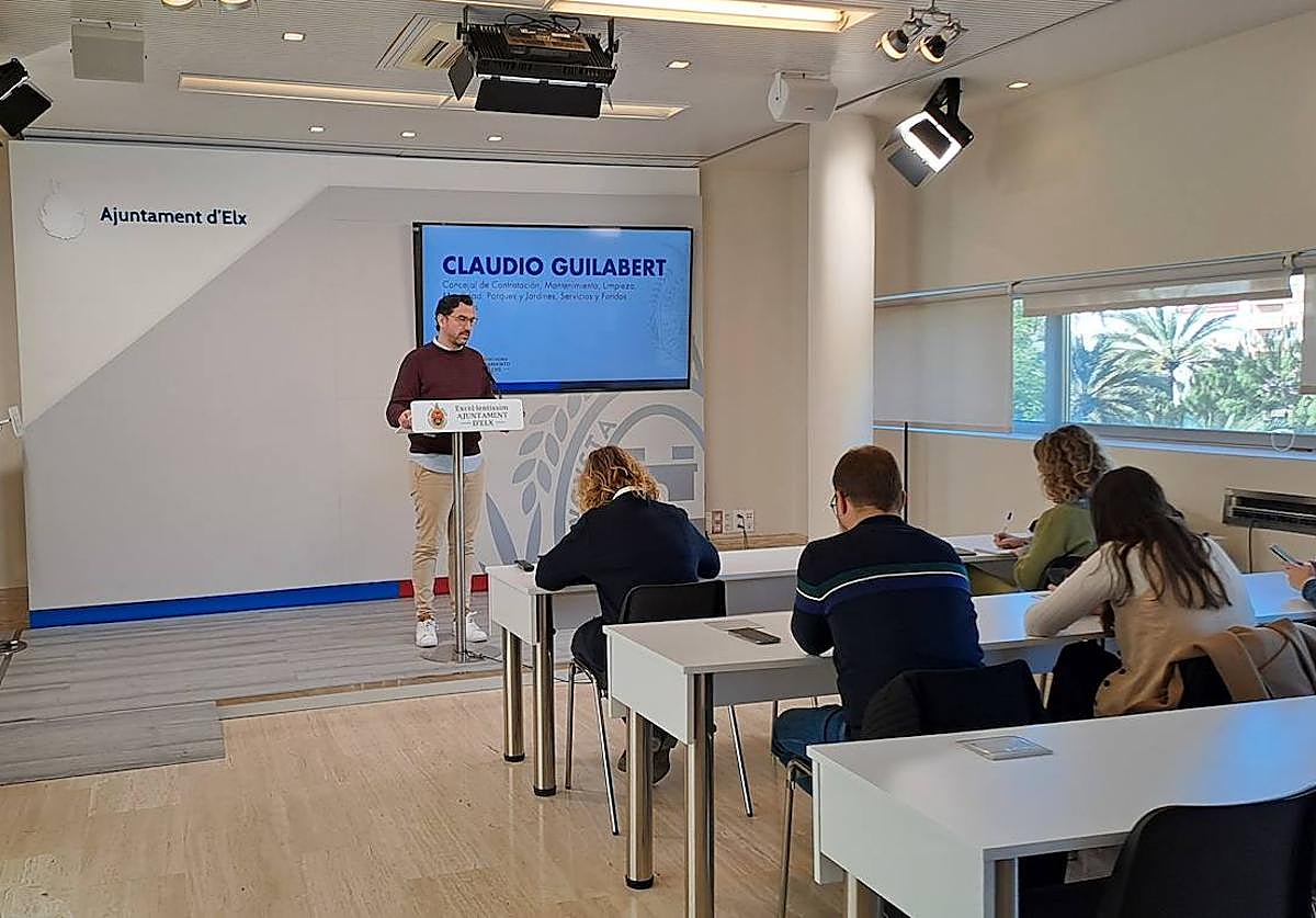El edil de Elche, Claudio Guilabert, durante una comparecencia pública.