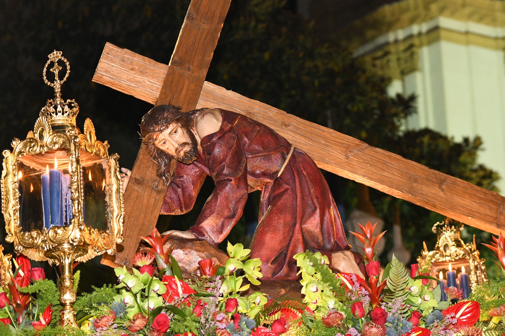 La impresionante Santa Cena procesiona por las calles de Alicante