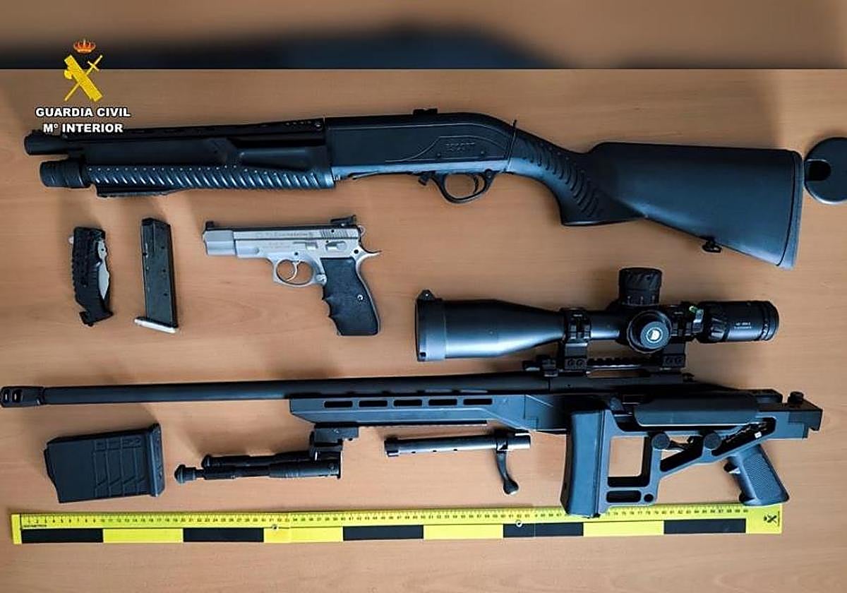 Armas requisadas por la Guardia Civil.