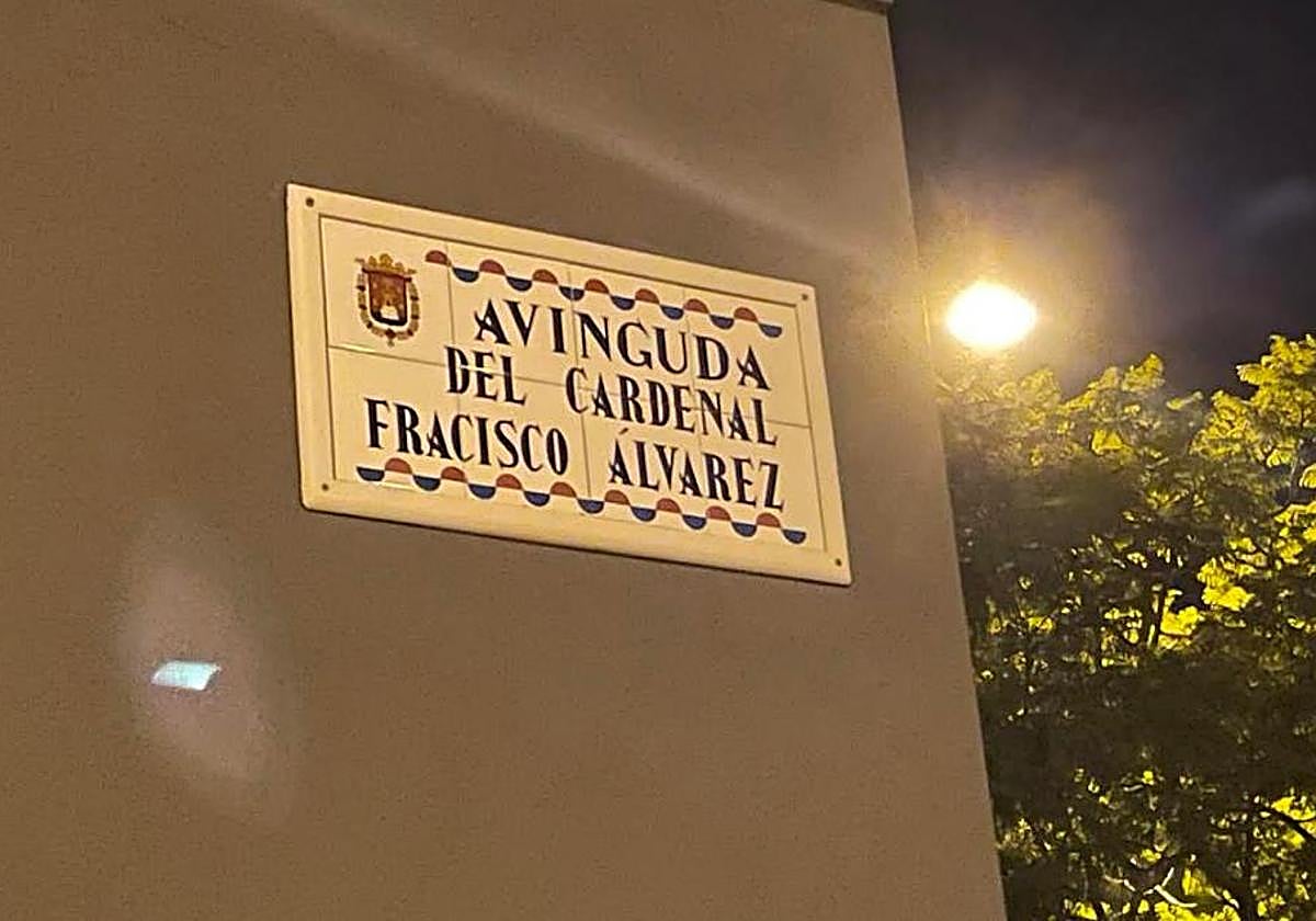 Placa de una calle de Alicante con una errata en su denominación.