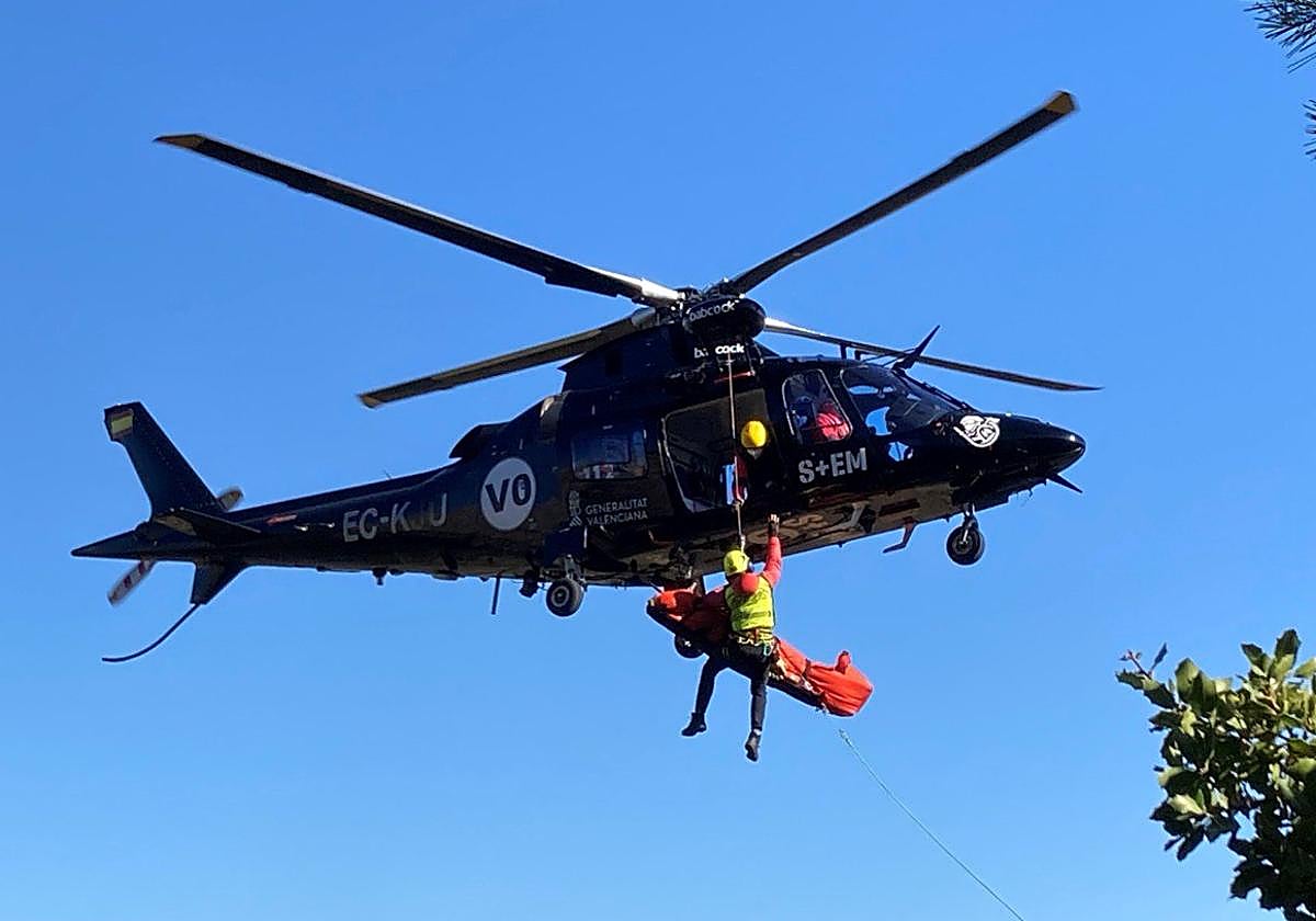 Helicóptero en pleno rescate en la Comunitat.