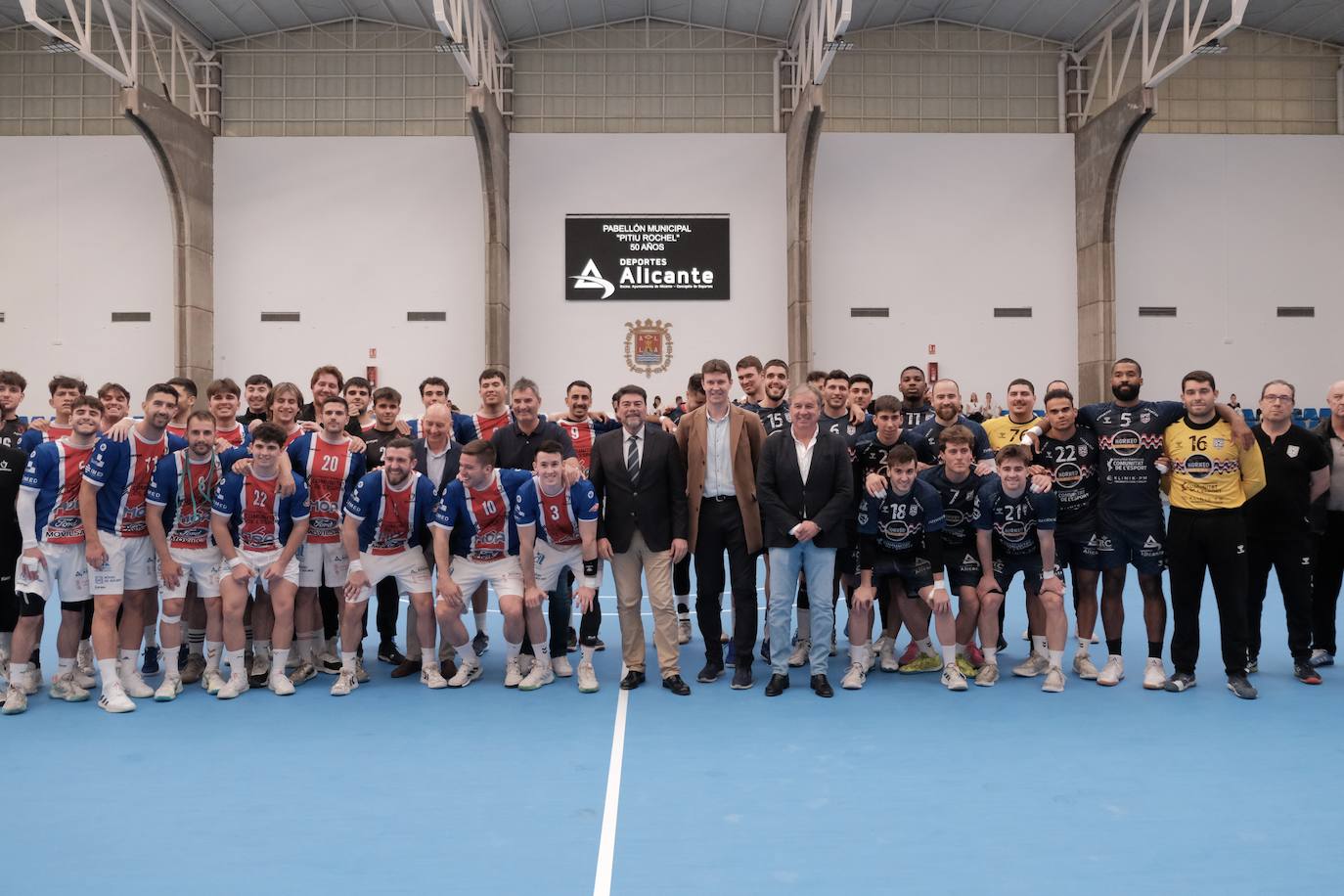 La fiesta del balonmano abre el 50 aniversario del Pitiu Rochel