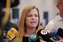 La delegada del Gobierno en la Comunitat, Pilar Bernabé, en declaraciones a los medios.