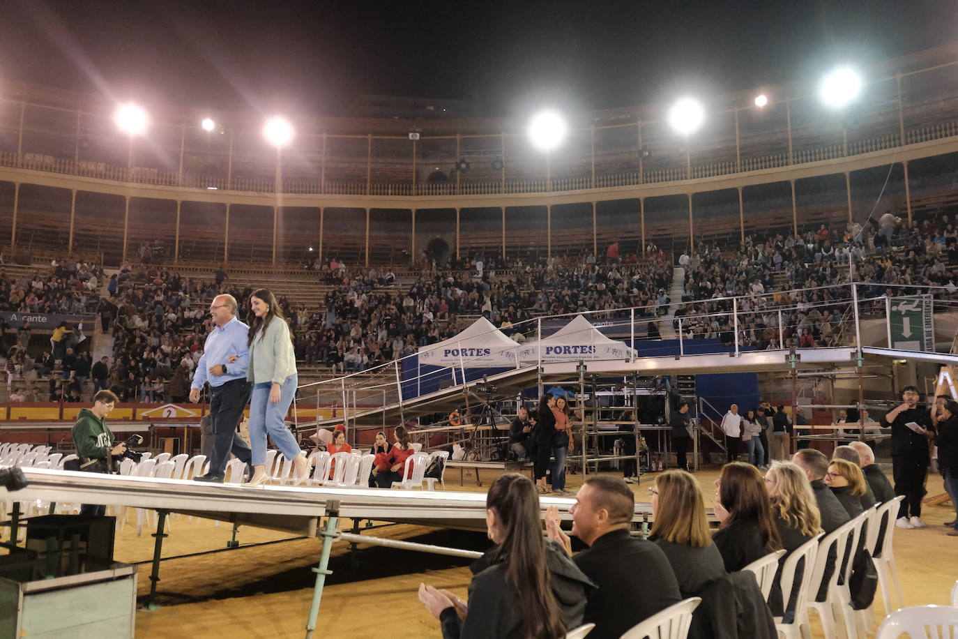 El primer ensayo de las candidatas a Bellea del Foc 2024, paso a paso