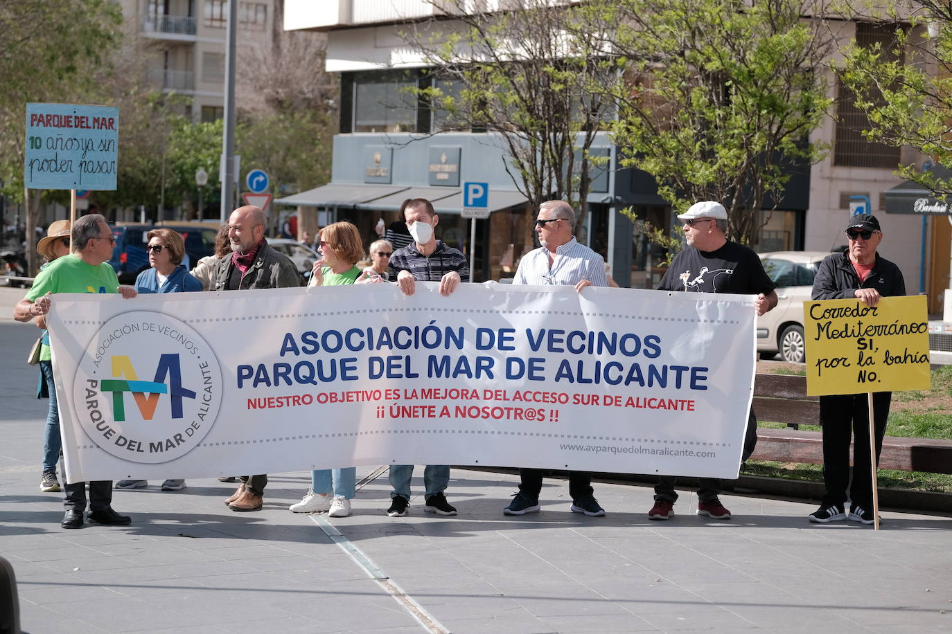 Los vecinos de San Gabriel reclaman la Variante de Torrellano frente a la Subdelegación