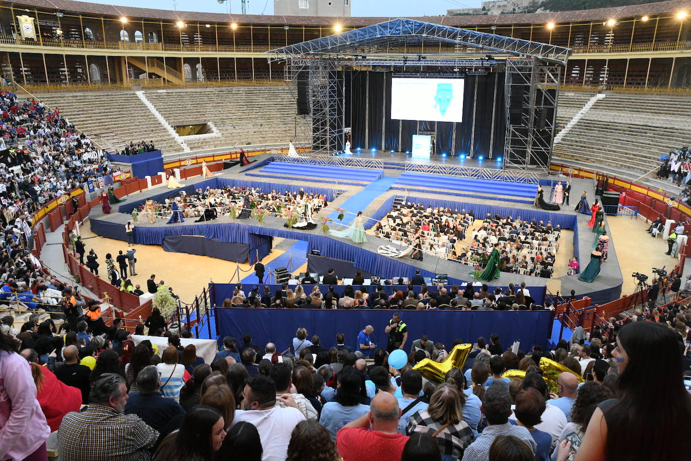 Las candidatas a bellea del foc de Alicante lucen sus mejores galas