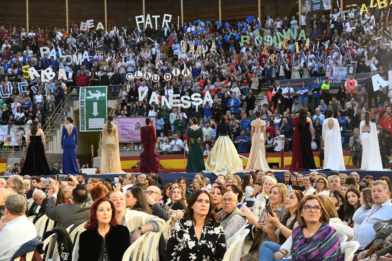 Las candidatas a bellea del foc de Alicante lucen sus mejores galas