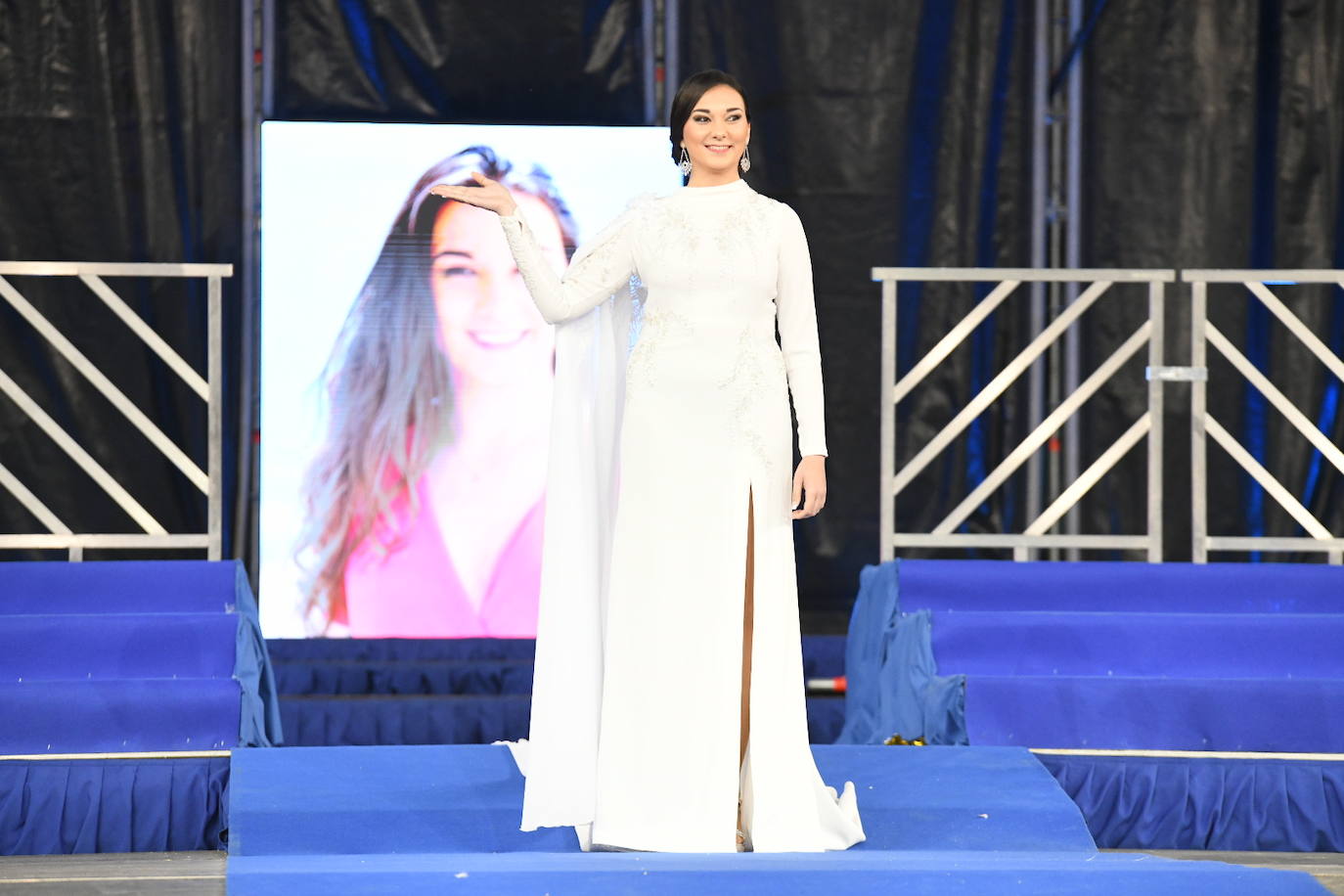 Las candidatas a bellea del foc de Alicante lucen sus mejores galas