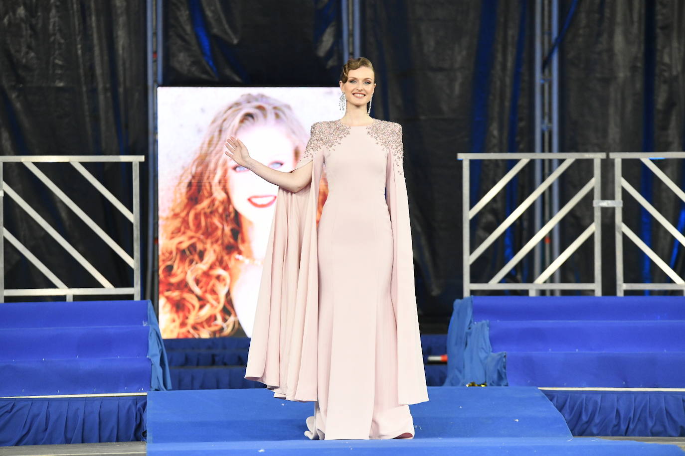 Las candidatas a bellea del foc de Alicante lucen sus mejores galas