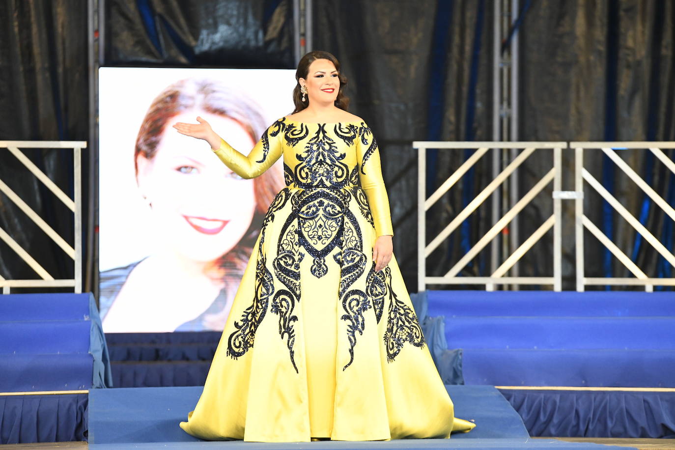 Las candidatas a bellea del foc de Alicante lucen sus mejores galas