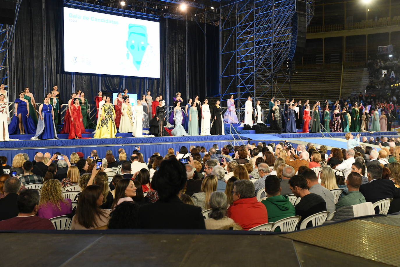 Las candidatas a bellea del foc de Alicante lucen sus mejores galas