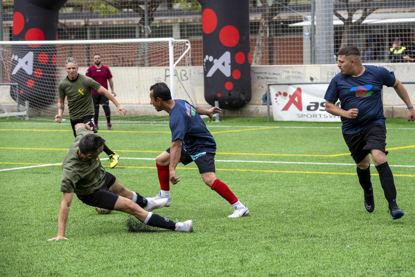 Así ha sido el partido de fútbol de Pueblo Gitano y Guardia Civil