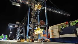 El puerto atendió al buque mercante que no pudo atracar en Cartagena.