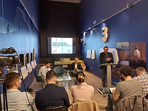 Pablo Mirete, Segio Sánchez y Jorge Olcina (en el atril).