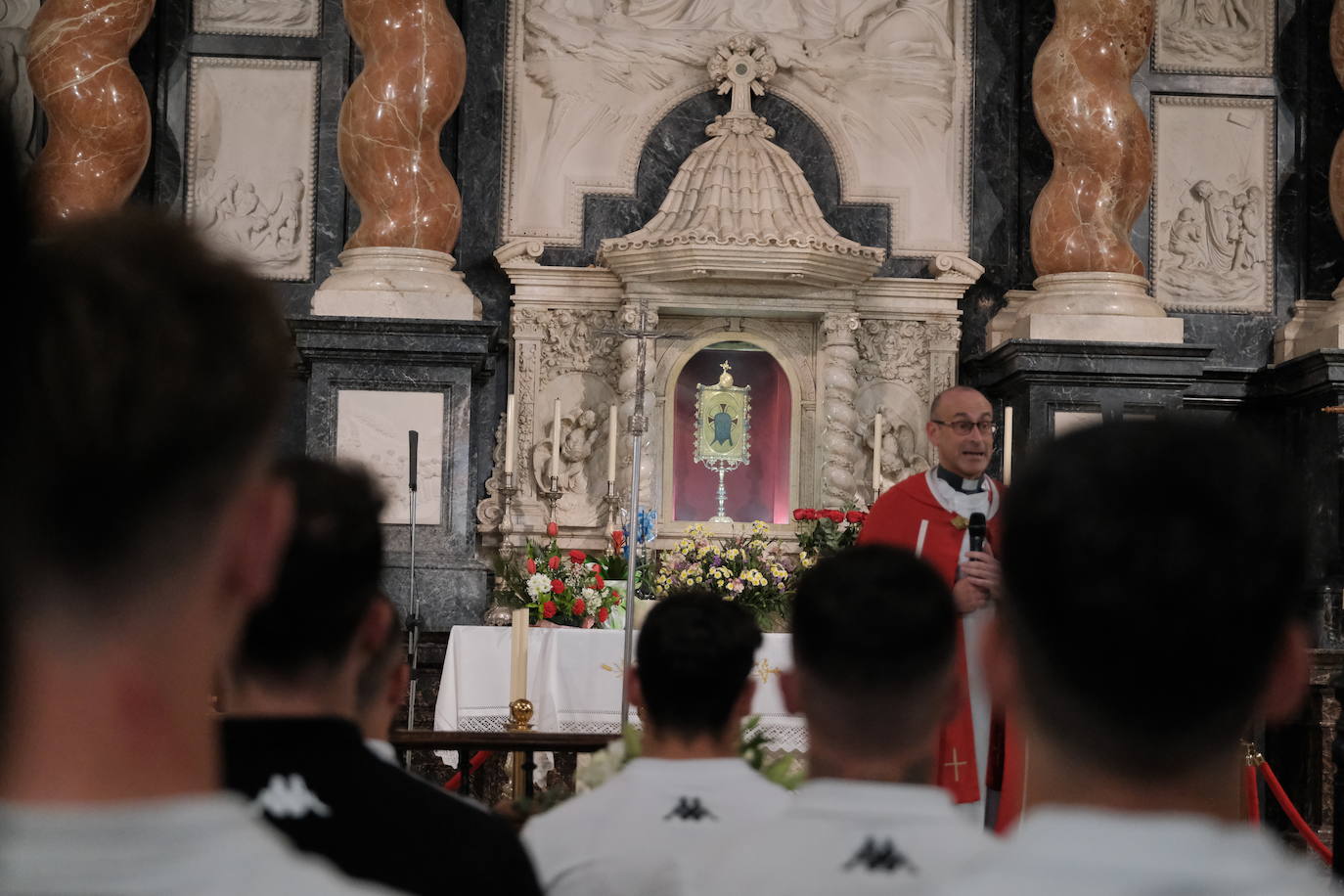 El Hércules cumple con su tradicional ofrenda a Santa Faz