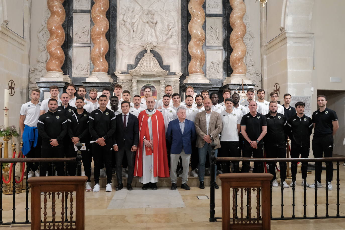 El Hércules cumple con su tradicional ofrenda a Santa Faz