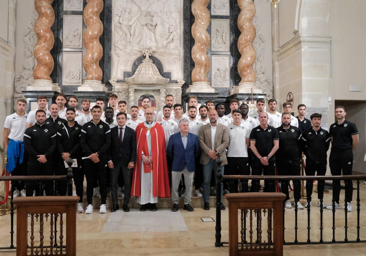 El Hércules cumple con su tradicional ofrenda a Santa Faz