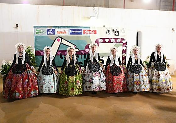 Bellea del foc infantil 2024 y sus dames d'honor.