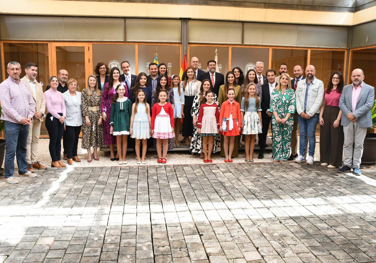 Alicante recibe a sus belleas del foc y dames d&#039;honor