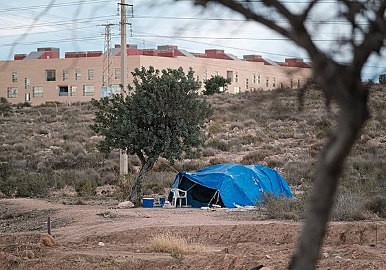 Una tienda de campaña en la zona de Rabasa de Alicante.
