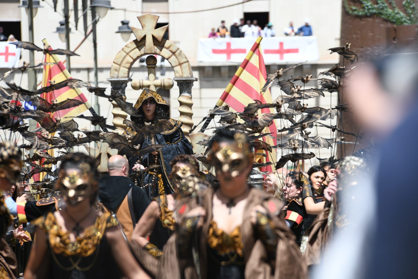 El alférez de los Aragoneses culmina la apoteósica Entrada cristiana de Alcoi