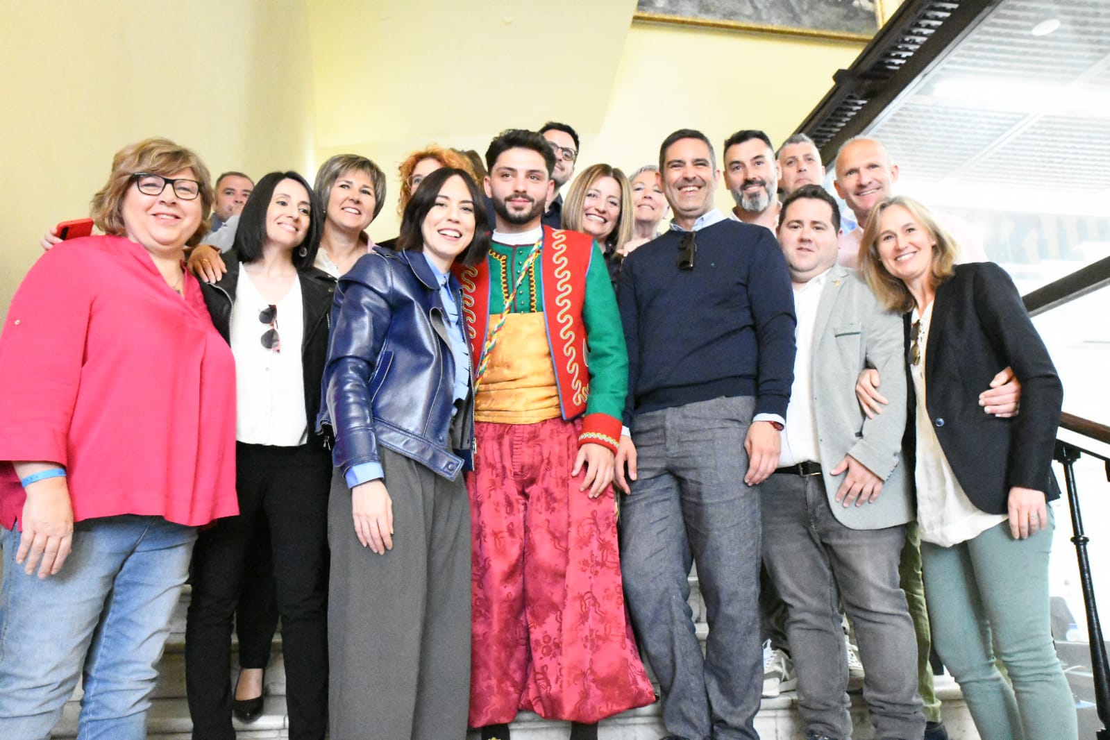 Las autoridades también se dejan ver en los Moros y Cristianos de Alcoi