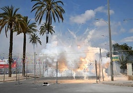 Terremoto final de la mascletà de las Hogueras de Alicante en Florida Sur.