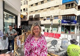 La concejal de Infraestructuras, Cristina García, en las obras que se realizan en Alfonso el Sabio.