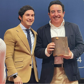 El alicantino Pepe Mendoza gana el Premio Gourmet 2024 por su proyecto vinícola