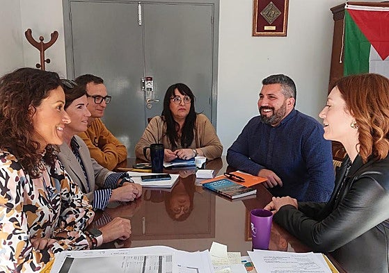 Reunión de representantes del Cedma con el equipo de gobierno de El Verger.
