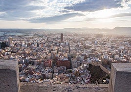 La zona sur de la ciudad desde el Castillo de Santa Bárbara.
