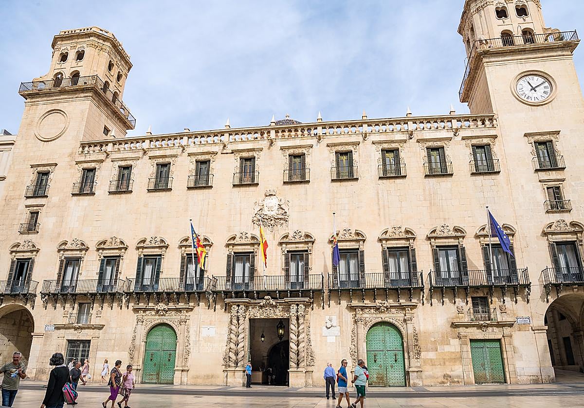Fachada del Ayuntamiento de Alicante.