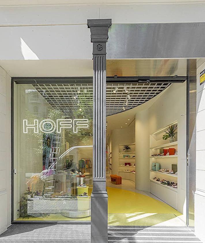 Imagen secundaria 2 - Tiendas y zapatillas de la marca.