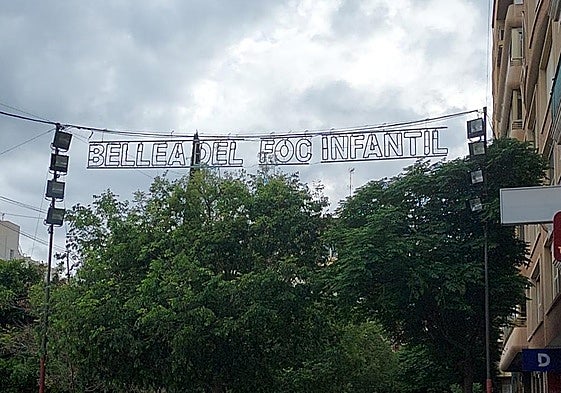 Focos que iluminarán las hogueras del distrito Sèneca-Autobusos.