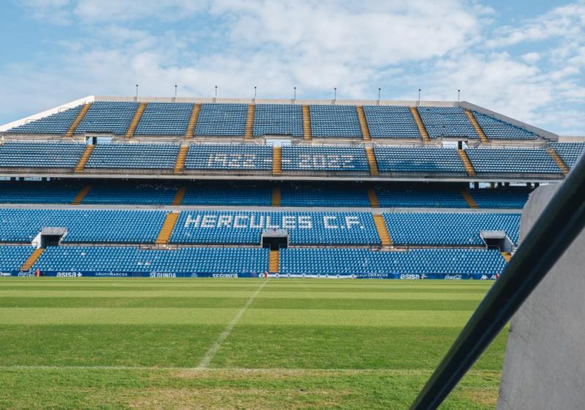 Imagen del Rico Pérez desde el túnel de vestuarios.