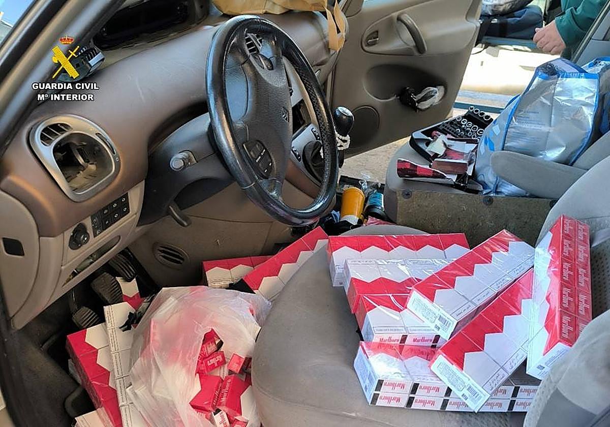 Vehículo con las cajetillas.