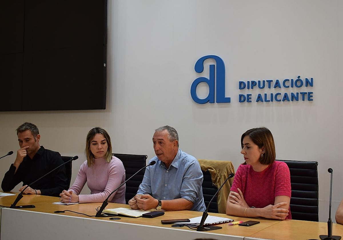 Compormís ha dado a conocer este jueves en Alicante las acciones legales que emprenderá contra el decreto de admisión de alumnos.