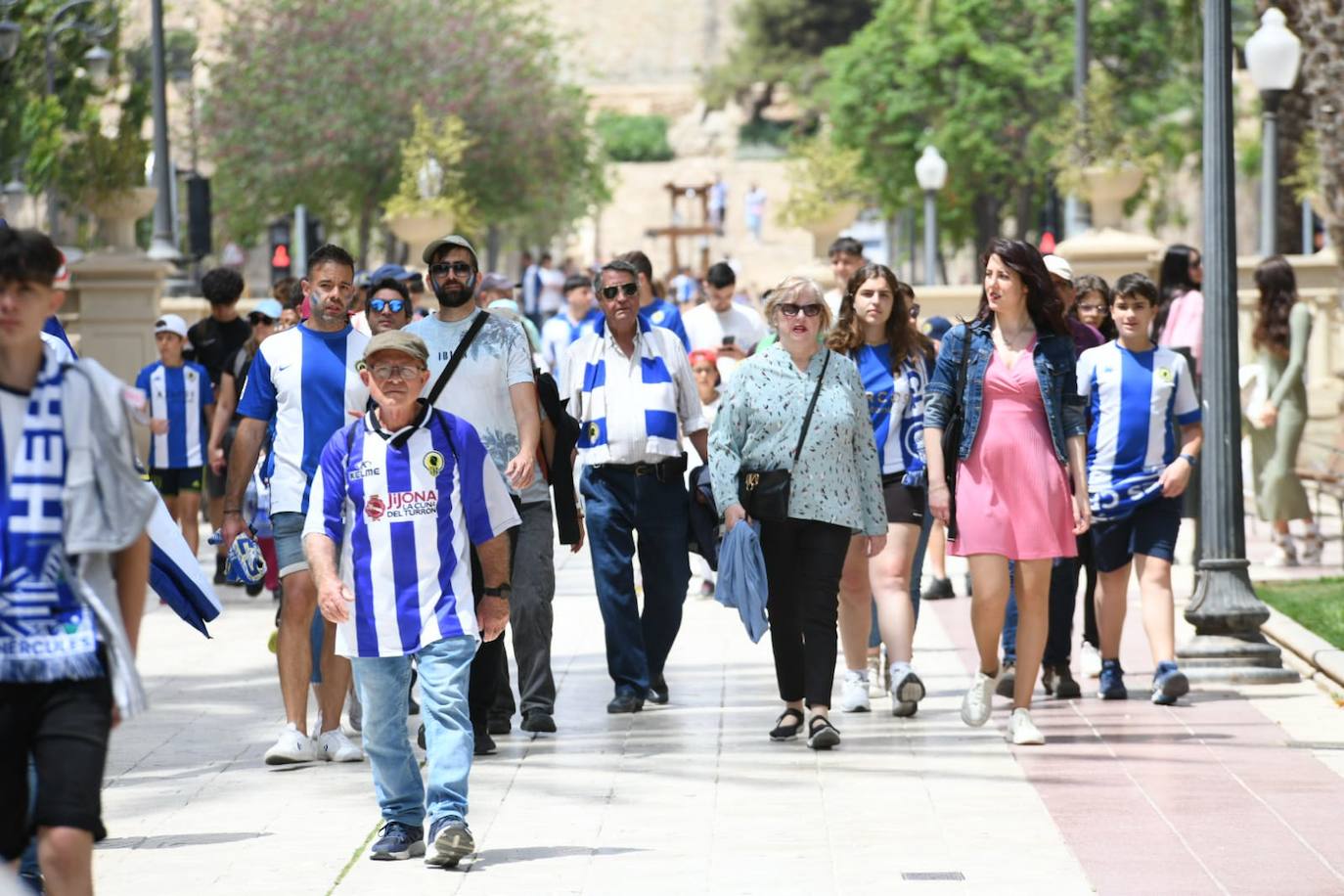 Los aficionados empiezan a llegar a Luceros para la celebración