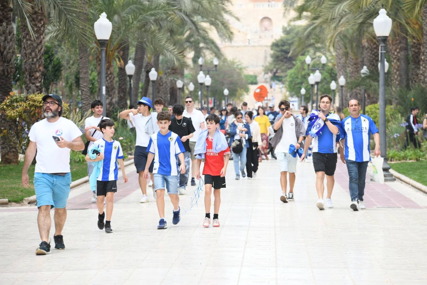 Los aficionados empiezan a llegar a Luceros para la celebración