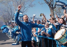 El caluroso recibimiento de la afición del Hércules antes del choque definitivo