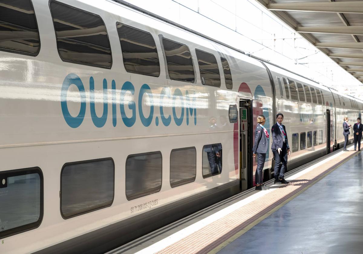 Tren Ouigo en la estación de Alicante.