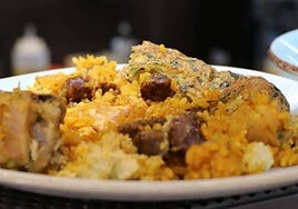 Plato de arroz en costra del menú diario del restaurante Capri de Alicante.