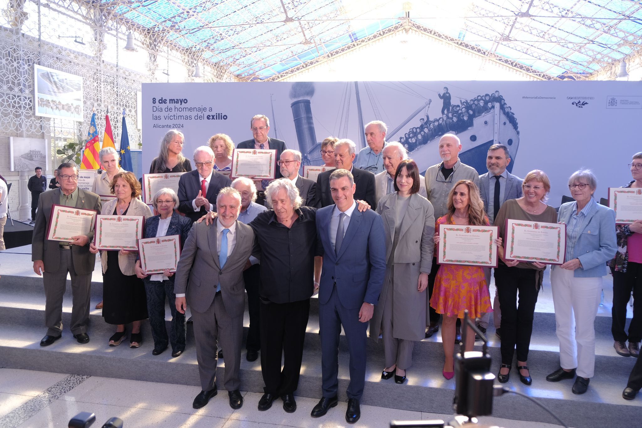 Imagen principal - A galopar hasta enterrarlos en el mar