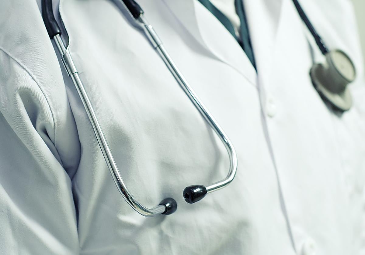 Compromís pide rescindir la concesión del Hospital del Vinalopó ante la «fuga» de sanitarios