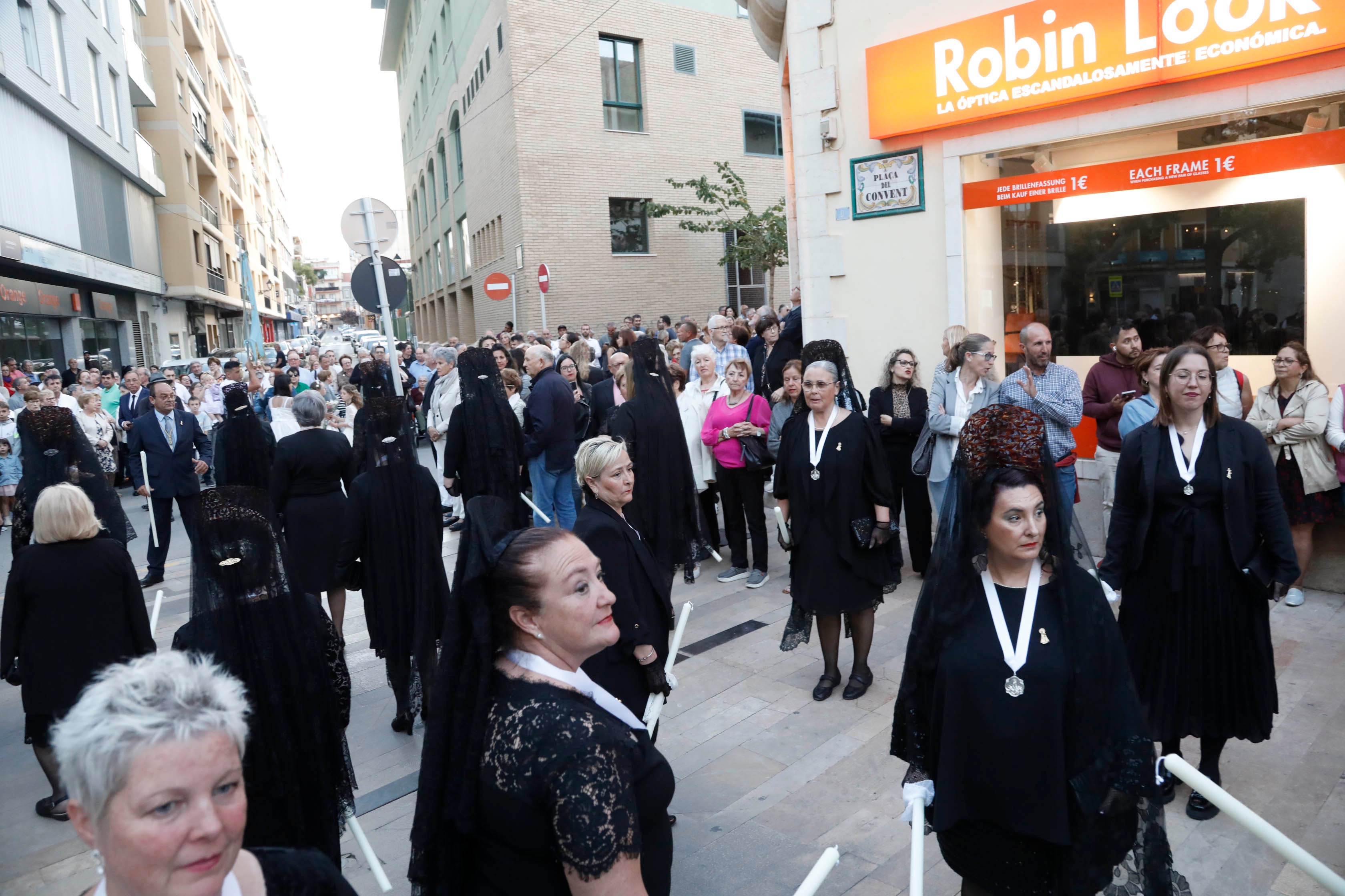 Dénia se rinde ante la Virgen de los Desamparados