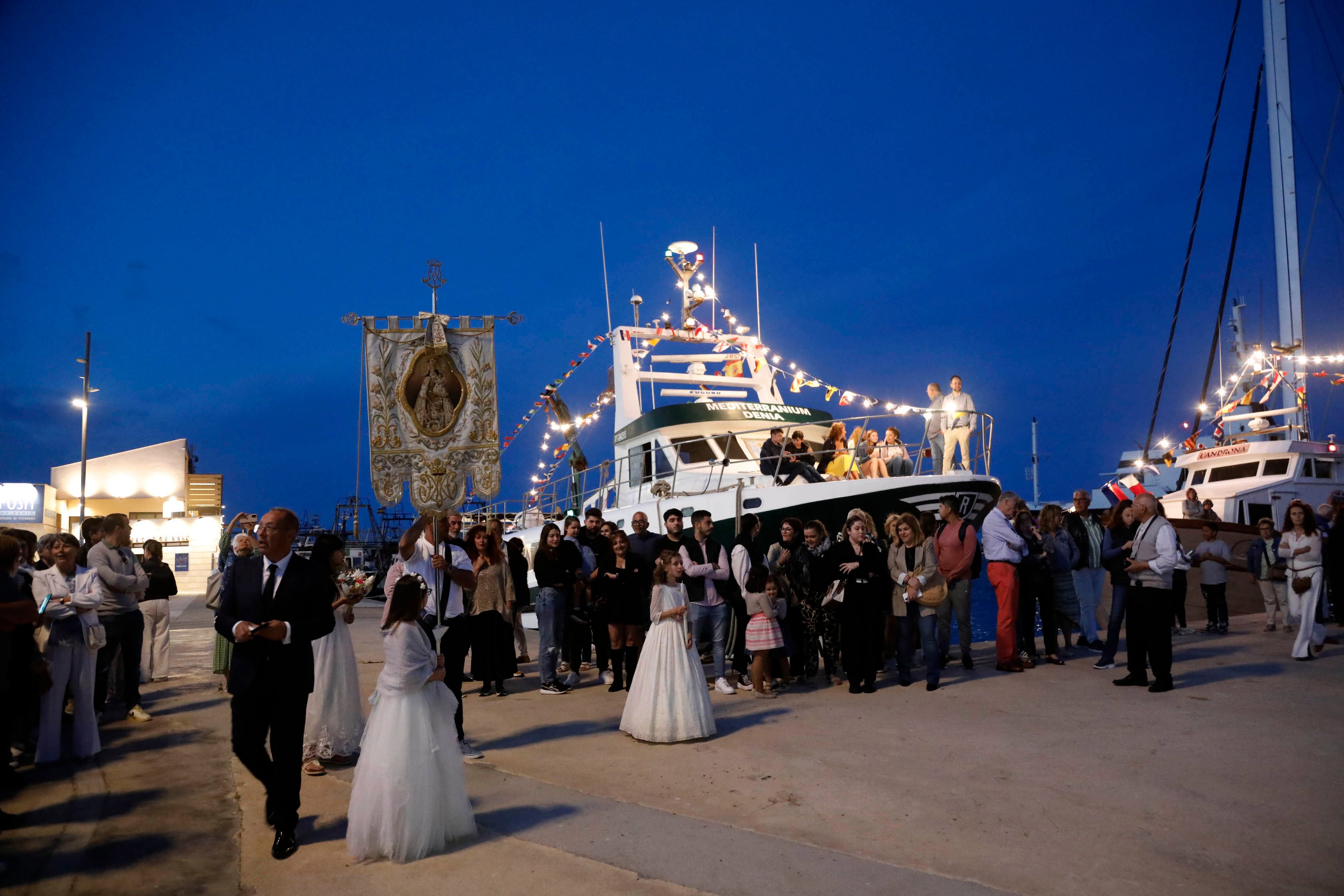Dénia se rinde ante la Virgen de los Desamparados
