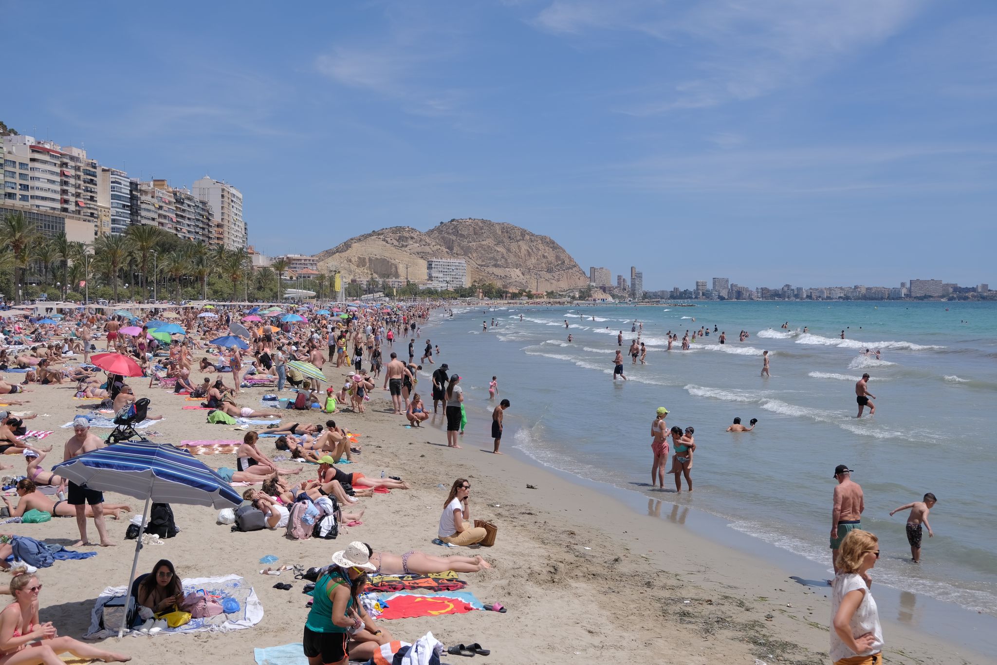 El Postiguet se llena hasta la bandera